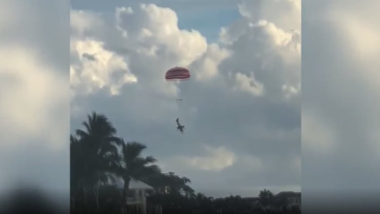 شاهد لحظة سقوط طائرة في فلوريدا ومظلة تنقذ ركابها من الموت