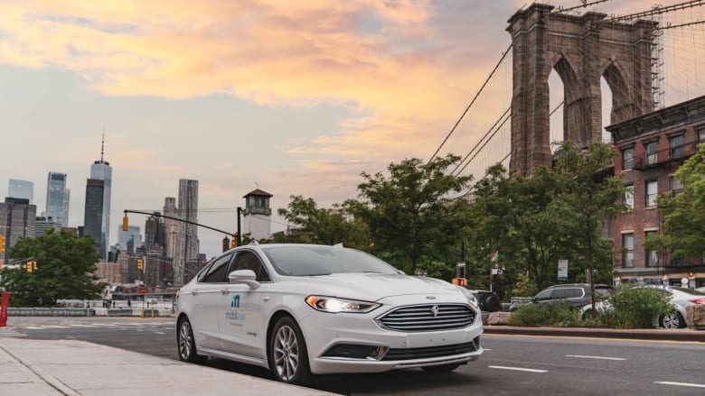شاهد أول سيارة ذاتية القيادة دون مرافقة تقود نفسها في شوارع نيويورك المزدحمة