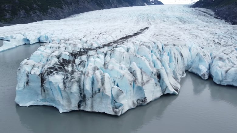 جوهرة مخفية.. استكشف نهر سبنسر الجليدي في ألاسكا بأمريكا
