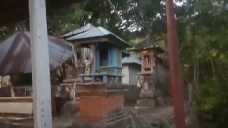 شاهد اللحظات الأولى لوقوع زلزال في جزيرة بالي الإندونيسية