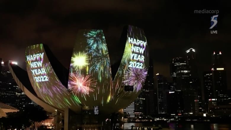 شاهد.. سنغافورة تحتفل بعامها الجديد 2022 على طريقتها