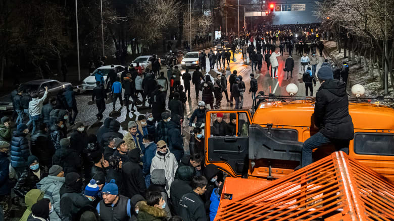 اندلاع احتجاجات عنيفة في كازاخستان بعد ارتفاع أسعار الوقود