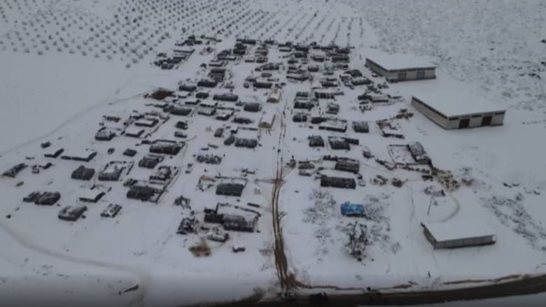 الثلوج دفنت خيامهم.. طائرة ترصد مأساة لاجئين سوريين في عفرين