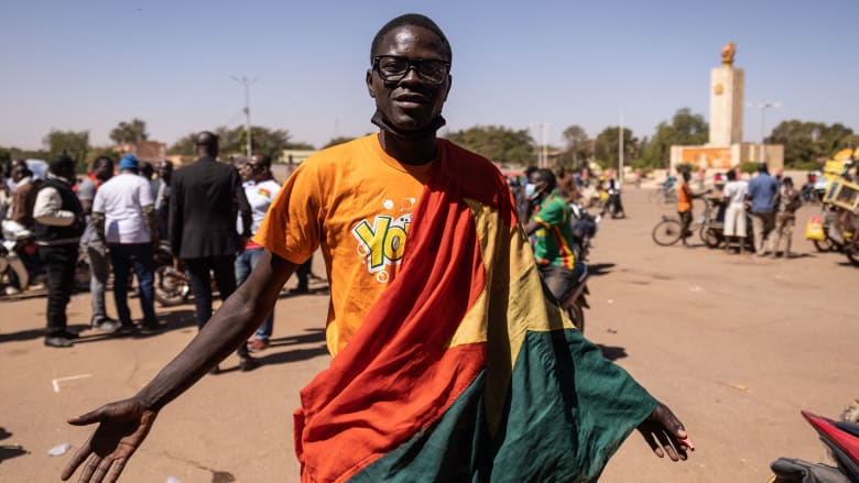جيش بوركينا فاسو يعلن عبر التلفزيون الحكومي أنه يسيطر الآن على البلاد