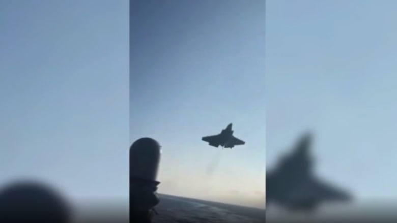 شاهد لحظة تحطم مقاتلة F35 أمريكية أثناء محاولتها الهبوط على سطح سفينة