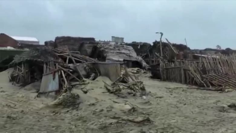 شاهد.. دمار قرية كاملة بسبب إعصار باتسيراي في مدغشقر