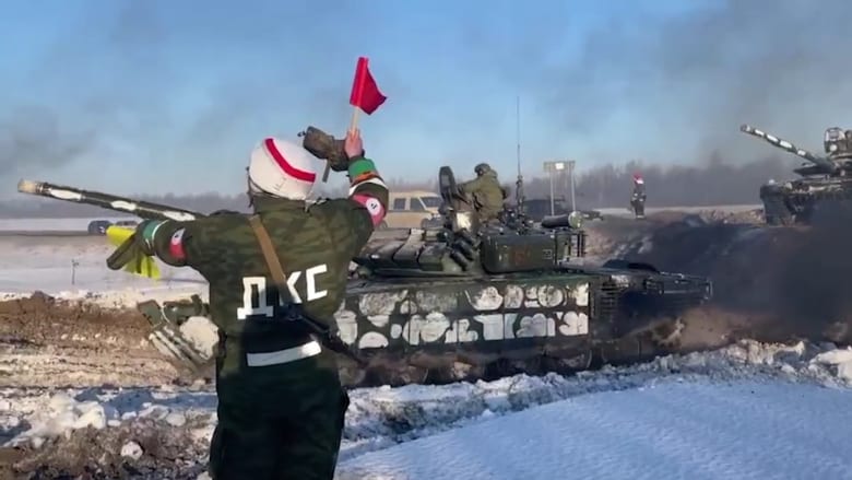 موسكو تعلن عودة قوات روسية لقواعدها بعد انتهاء تدريبات 