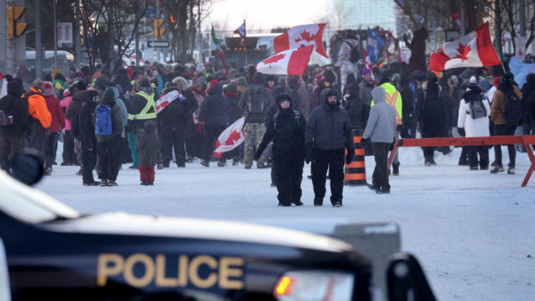 اعتقال قرابة 200 شخص على خلفية احتجاجات عنيفة في كندا