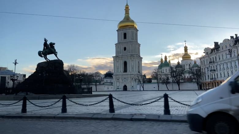 مع استعداد كييف للأسوأ.. مراسل CNN ينقل المشهد من قلب المدينة