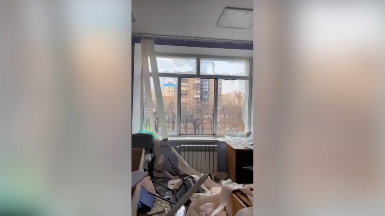 مشاهد مصورة تُظهر حجم الدمار بمستشفى للولادة في أوكرانيا جراء القصف
