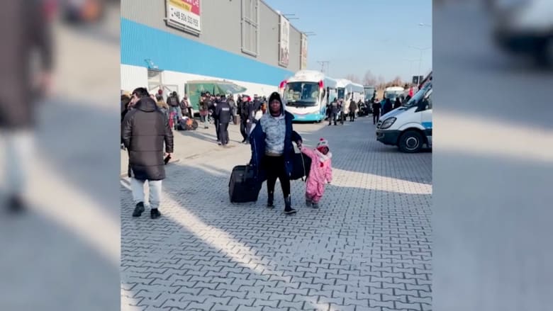 على الحدود البولندية.. استمرار تدفق اللاجئين الفارين من الحرب في أوكرانيا