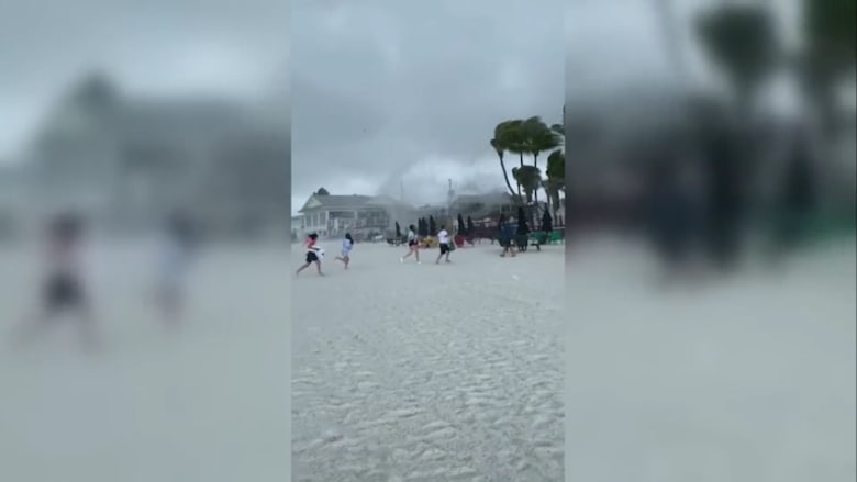 بالفيديو.. عمود مائي يدور قبالة شاطئ فورت مايرز في فلوريدا