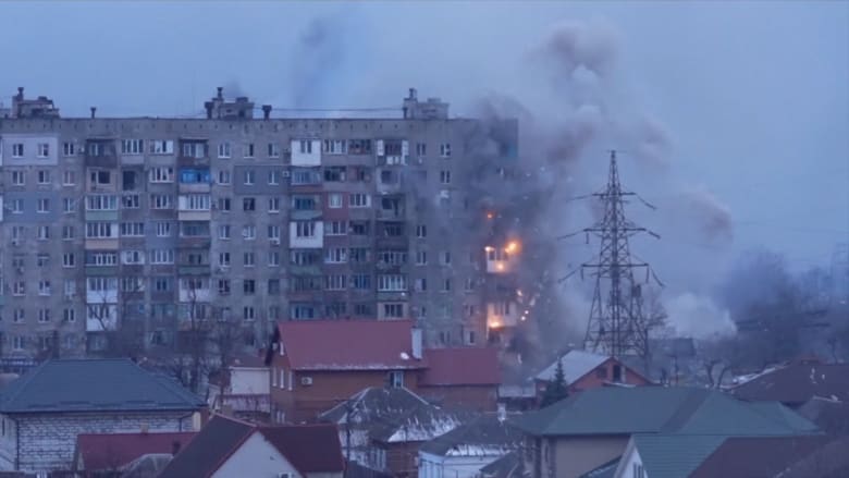 فيديو يظهر إطلاق دبابات روسية النار على مبان سكنية بشكل متكرر في أوكرانيا