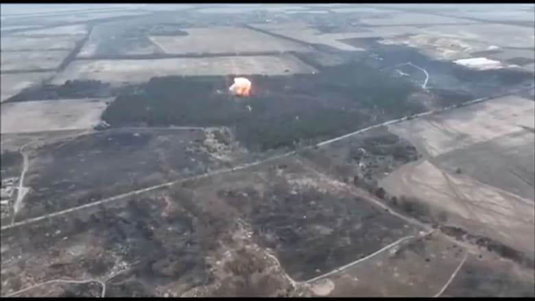 فيديو يظهر قصف مدفعيات أوكرانية لقوات روسية مختبئة وسط أشجار في غابة
