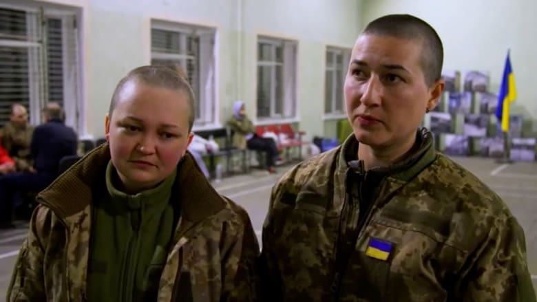 "يضربوننا 5 إلى 6 مرات يوميًا دون سبب".. سجناء حرب أوكرانيون يروون ما عايشوه على يد قوات روسية