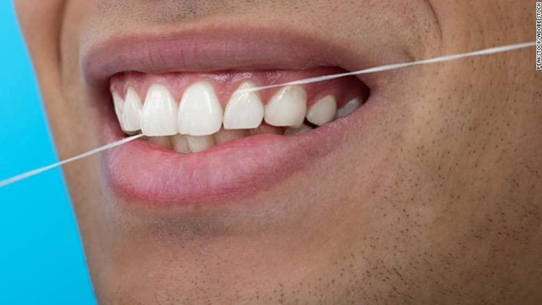 اصفرار الأسنان وتجعد الوجه.. كيف يمكن أن يغير التدخين مظهرك؟