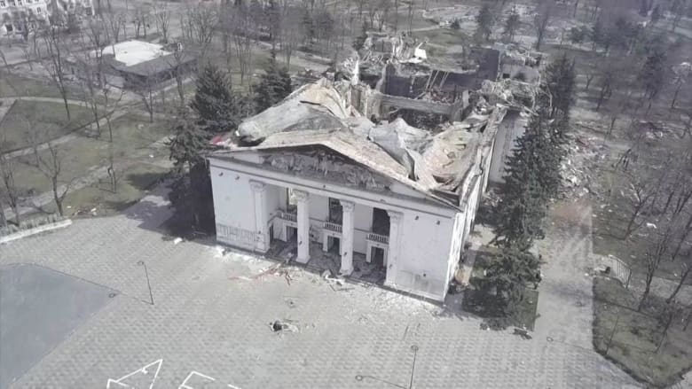 شاهد ما فعلته قنبله روسية عندما أصابت مسرح ماريوبول في أوكرانيا