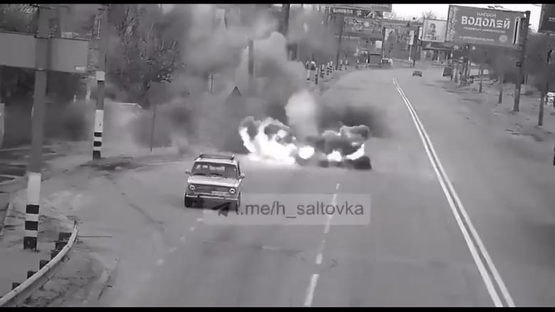 شاهد.. انفجارات بالذخائر العنقودية في خاركيف بأوكرانيا