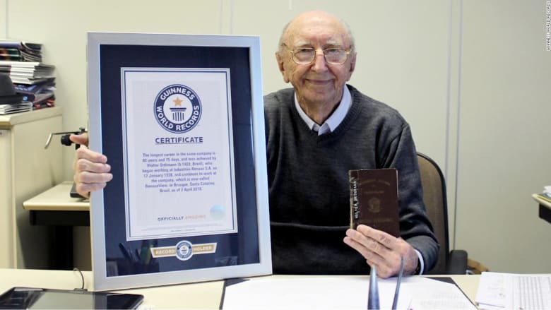 عمره 100 عام.. تعرف على الرجل الذي عمل بنفس الشركة 84 عام