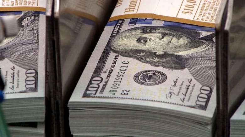 في دقيقة فقط.. شاهد ماذا يعني ارتفاع أسعار الفائدة بالنسبة لك