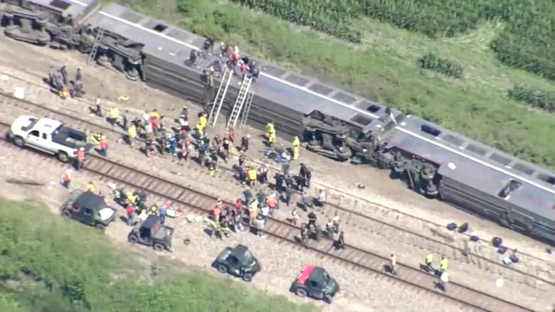 مقتل وإصابة 53 شخصا إثر اصطدام قطار بشاحنة نفايات في أمريكا