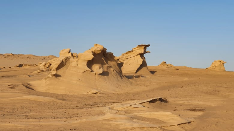شكلتها الرياح.. كثبان أحفورية عمرها 150 ألف عام في أبوظبي
