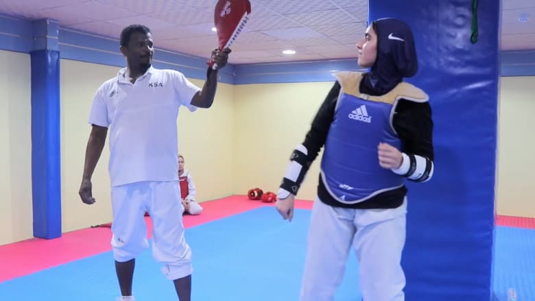 شابات سعوديات يواجهن الصور النمطية في المجتمع بالتايكوندو