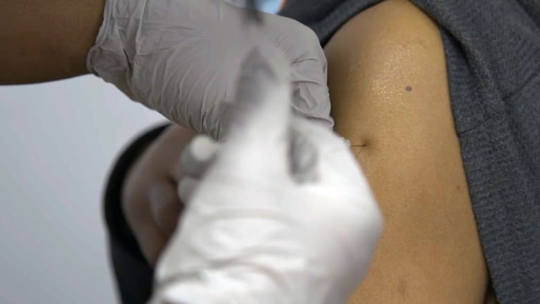 أمريكا تتجه لتقديم جرعات معززة سنوية للقاح فيروس كورونا.. لماذا؟