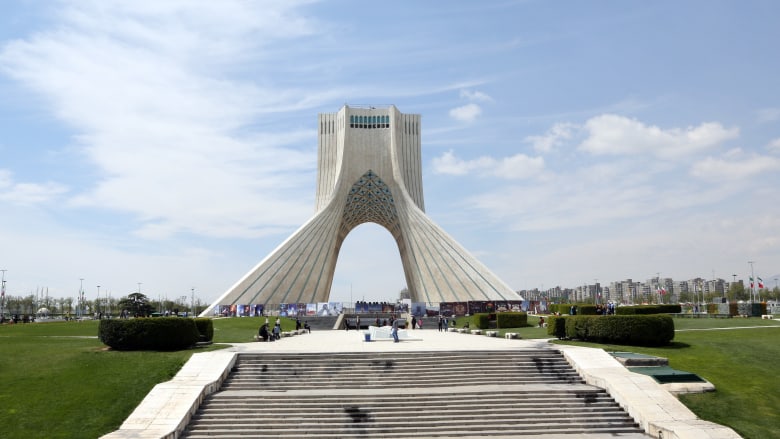 صورة أرشيفية عامة لساحة أزادي في طهران 