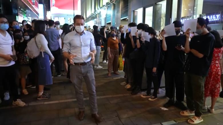اتساع رقعة احتجاجات "الأوراق البيضاء" من الصين إلى هونغ كونغ
