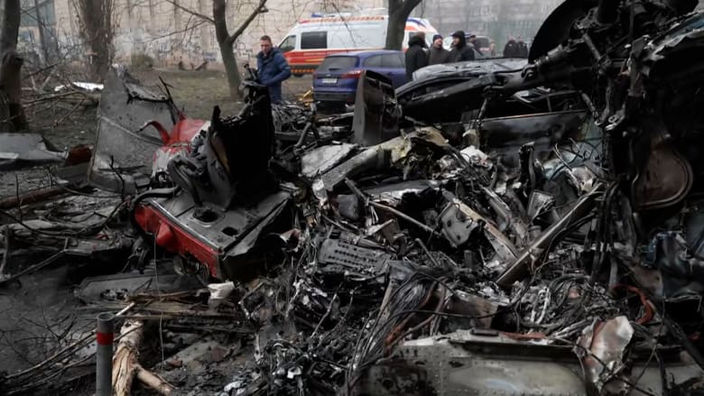 شاهد.. ما سبب تحطم مروحية وزير الداخلية الأوكراني؟ وكيف يبدو محيط الحادث؟