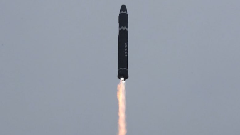 أسرع من الصوت بـ22 مرة ويمكنه ضرب أمريكا.. كوريا الشمالية تختبر صاروخًا عابرًا للقارات
