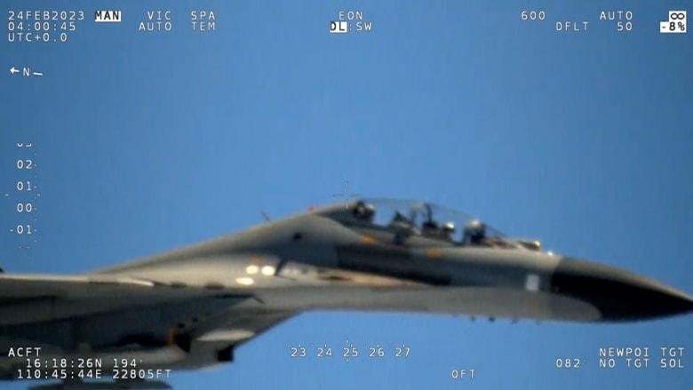 مواجهة قريبة في الجو.. فيديو يُظهر مقاتلة صينية تحلق قرب طائرة استطلاع أمريكية تحمل طاقم CNN