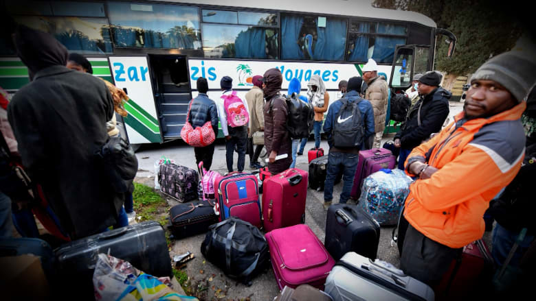 بعد تصريحات الرئيس التونسي قيس سعيد.. يستعد العديد من المهاجرين لمغادرة البلاد