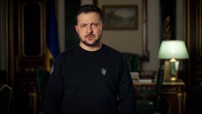 زيلينسكي يرد على مقطع فيديو يُظهر إعدام جندي أوكراني أعزل نطق "المجد لأوكرانيا"