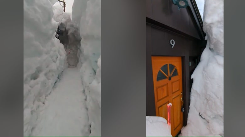 كالمتاهة.. رجل يحفر أنفاقًا في الثلج ليتمكن من الوصول إلى منزله