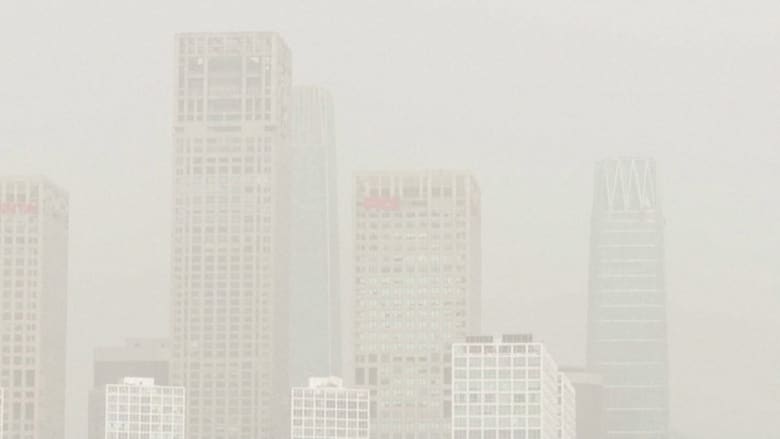 دفعت تلوث الهواء إلى مستويات خطرة.. عاصفة رملية هائلة تجتاح الصين