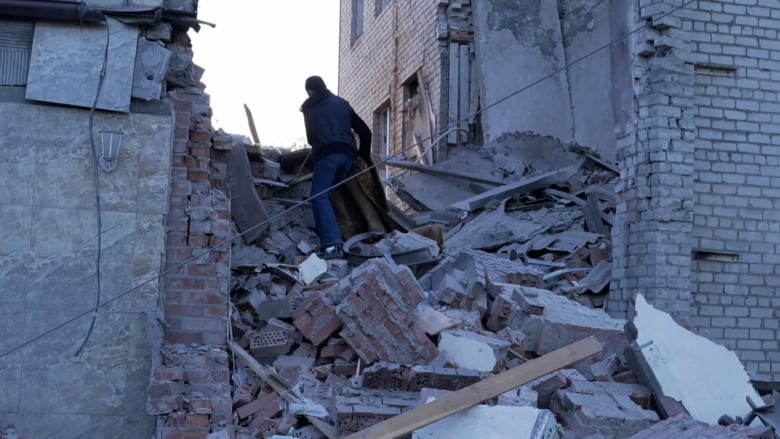 شرقي أوكرانيا يشهد واحدة من أعنف المعارك.. شاهد كيف هو الوضع هناك