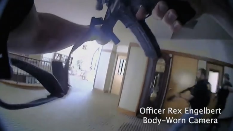 لقطات من كاميرا ضابط.. تعرف إلى تكتيك وتفاصيل اشتباك الشرطة مع مُطلقة النار في مدرسة بأمريكا