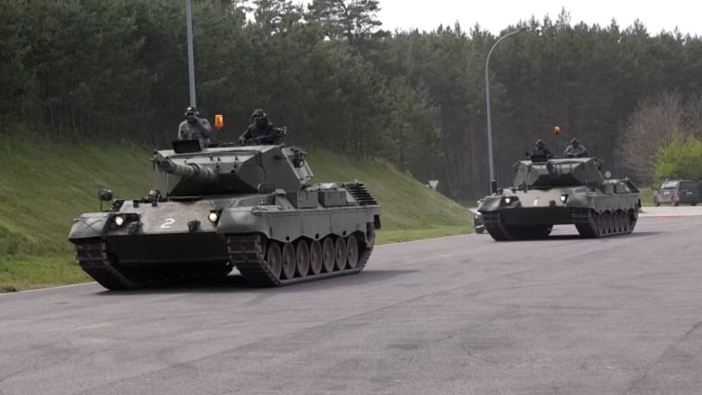 بعشرات الدبابات الغربية.. شاهد كيف تستعد أوكرانيا لمواجهة جيش روسيا