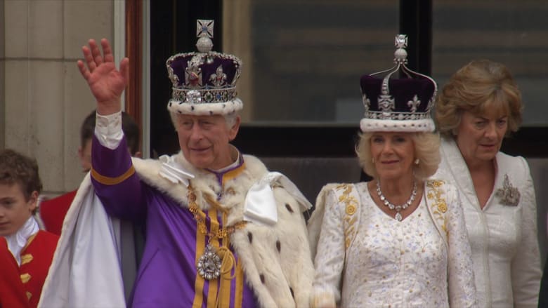 دون حضور الأمير هاري.. لحظة ظهور الملك تشارلز والعائلة الملكية من شرفة قصر باكنغهام