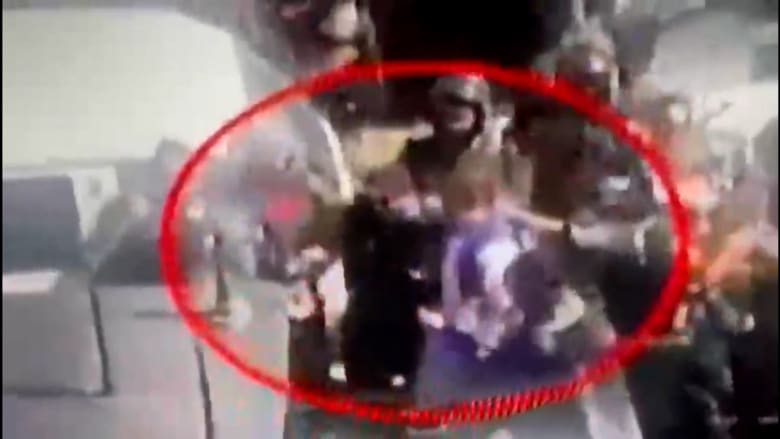 فيديو يظهر حالة من الفوضى لحظة اعتقال رئيس وزراء باكستان السابق