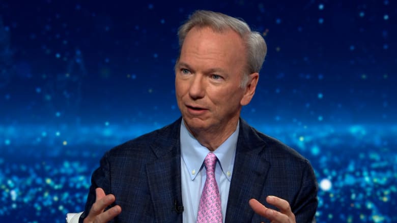 قد يكون سلاحًا في الحروب.. رئيس غوغل الأسبق يصف مستقبلًا قاتمًا محتملًا للذكاء الاصطناعي