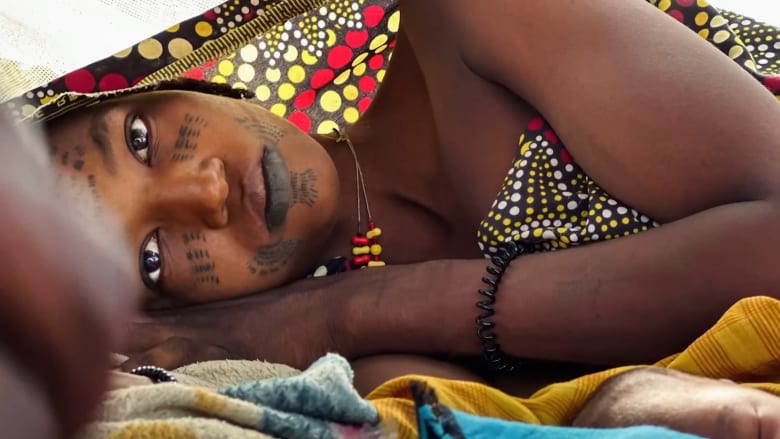 عالمة أنثروبولوجيا ومصورة إماراتية تأمل في تغيير حياة الملايين في تشاد