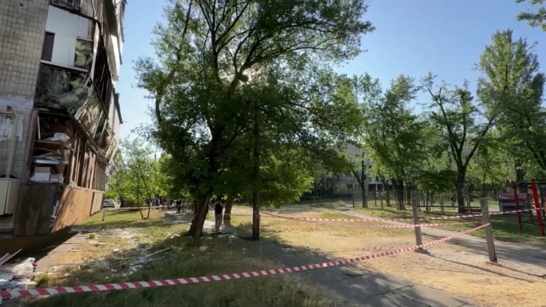 بعد مقتل أم وطفلتها على باب مأوى في كييف.. زيلينسكي يأمر بعمليات تفتيش على مستوى البلاد