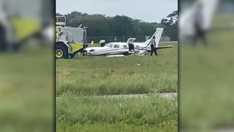 بعد إصابة الطيّار.. شاهد كيف هبطت راكبة بطائرة من دون المعدّات اللازمة
