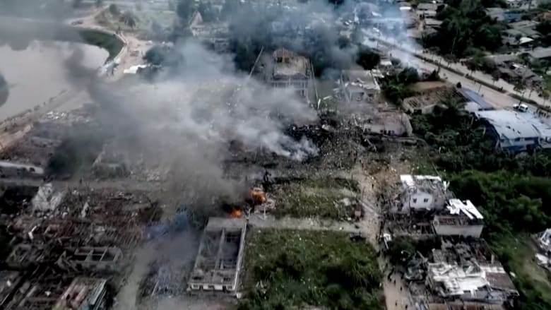 كارثة مميته.. فيديو يظهر ما حدث عندما انفجر مستودع ألعاب نارية في تايلاند