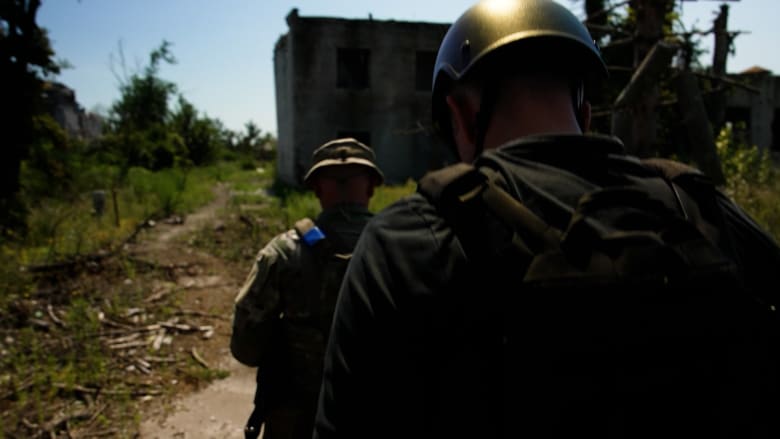 الروس "فخخوا الألغام بقنابل يدوية".. جنود أوكرانيون يحكون عما يحدث بساحة المعركة