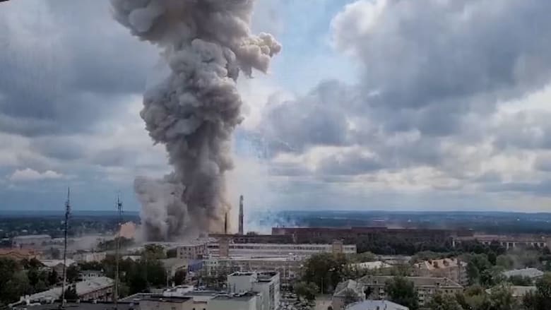موجة من الحرائق والانفجارات الغامضة.. هجمات متعددة تهز مدنًا مختلفة في روسيا