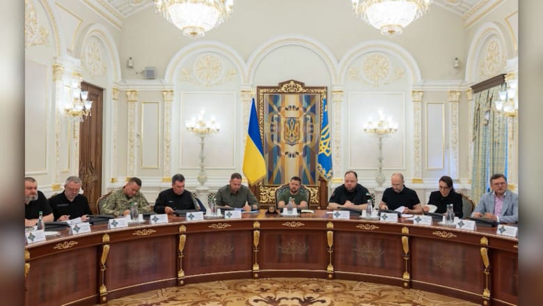 بتهم الفساد خلال الحرب.. زيلينسكي يقيل رؤساء مراكز التجنيد في أوكرانيا